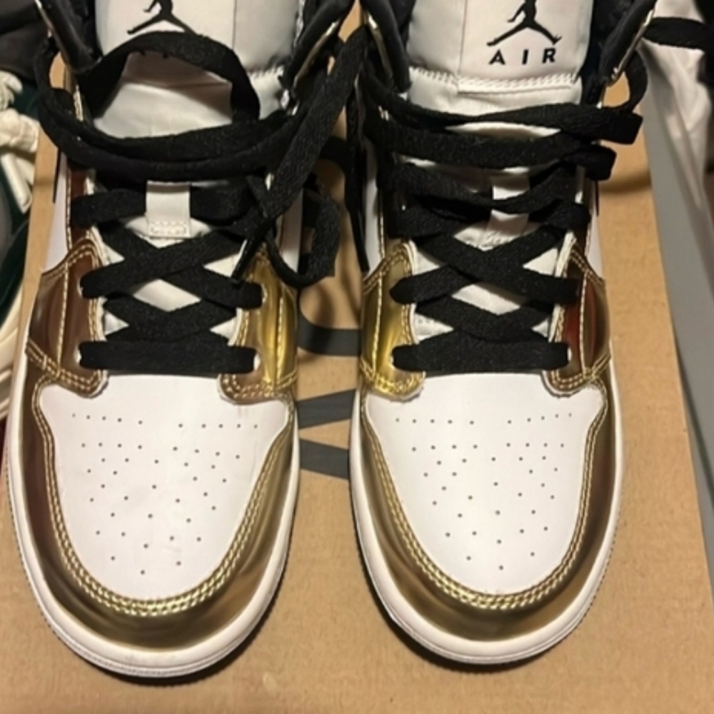 Nike Jordan New Mids - Gold White & Black. Special Edition . Women's / Youth
